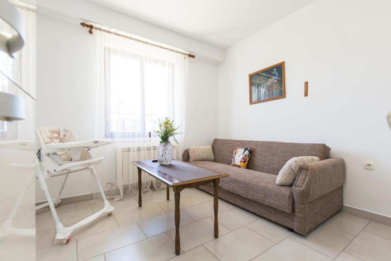 Apartmani Xenia & Desiderio Buzet Buitenkant foto