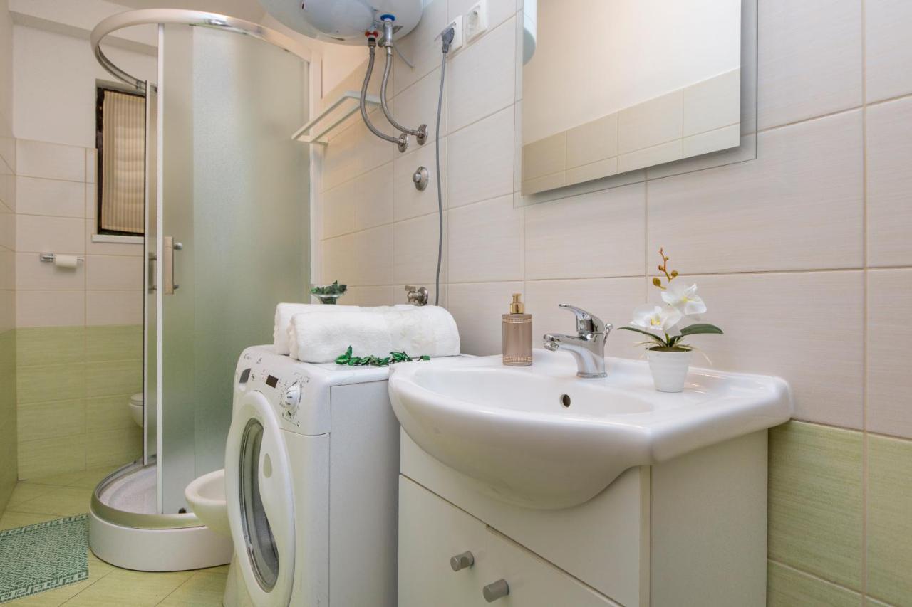 Apartmani Xenia & Desiderio Buzet Buitenkant foto