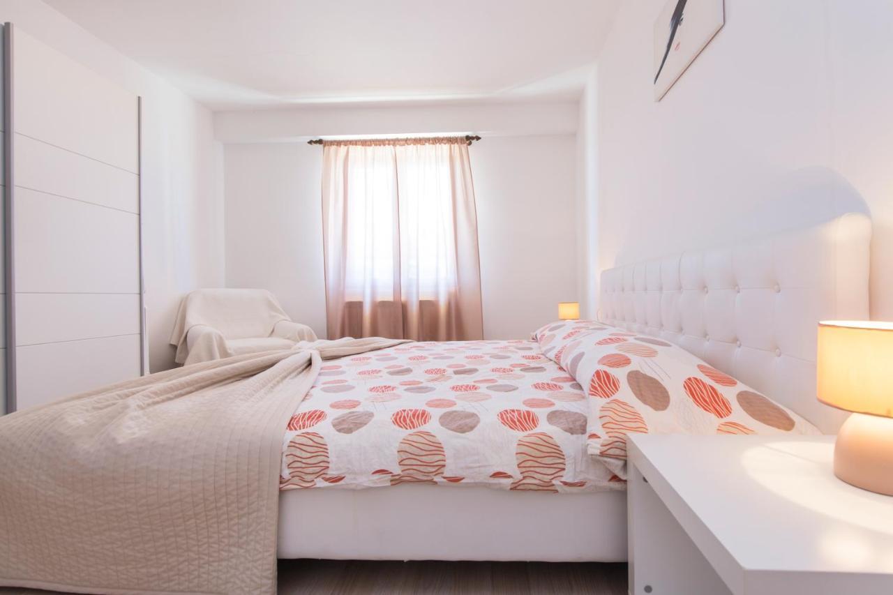 Apartmani Xenia & Desiderio Buzet Buitenkant foto