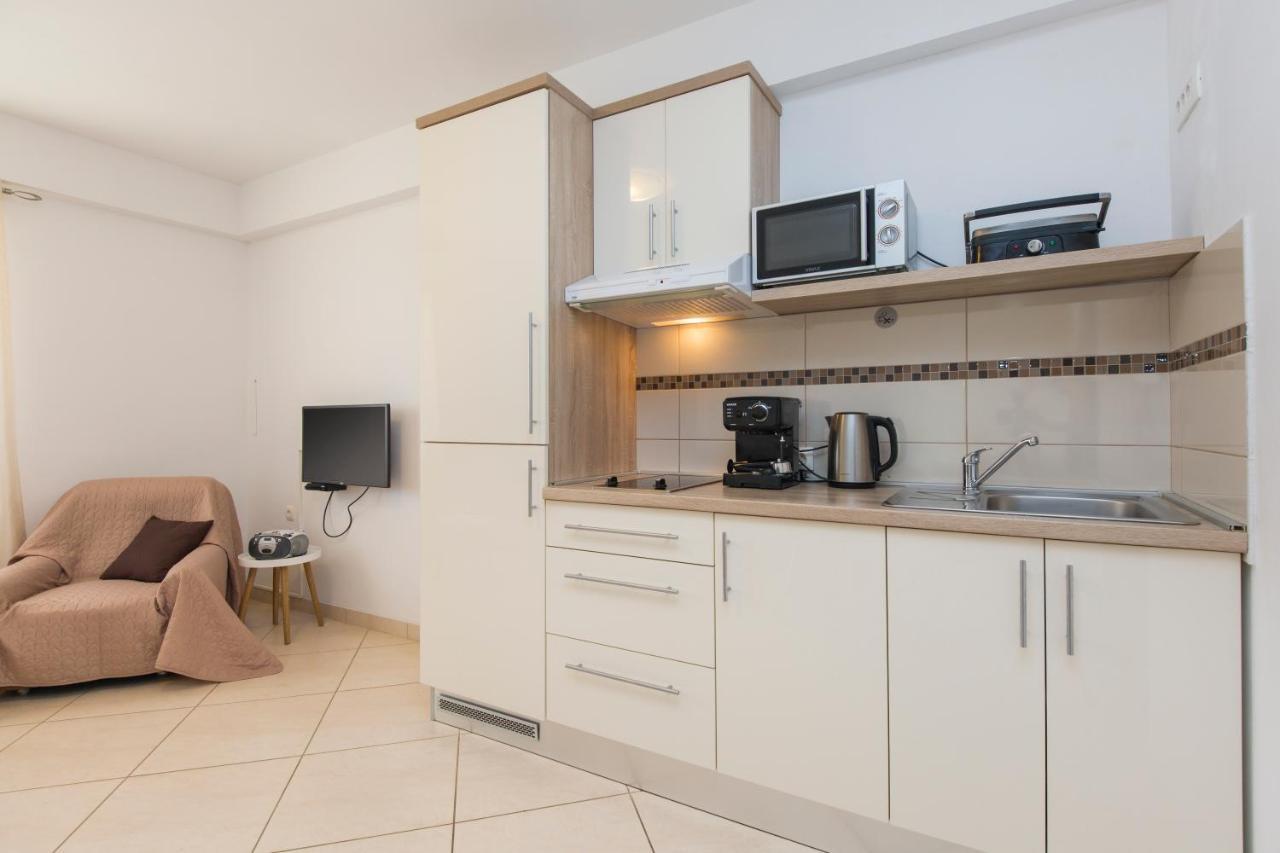 Apartmani Xenia & Desiderio Buzet Buitenkant foto