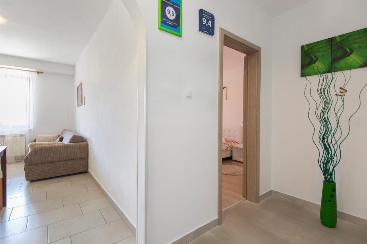 Apartmani Xenia & Desiderio Buzet Buitenkant foto
