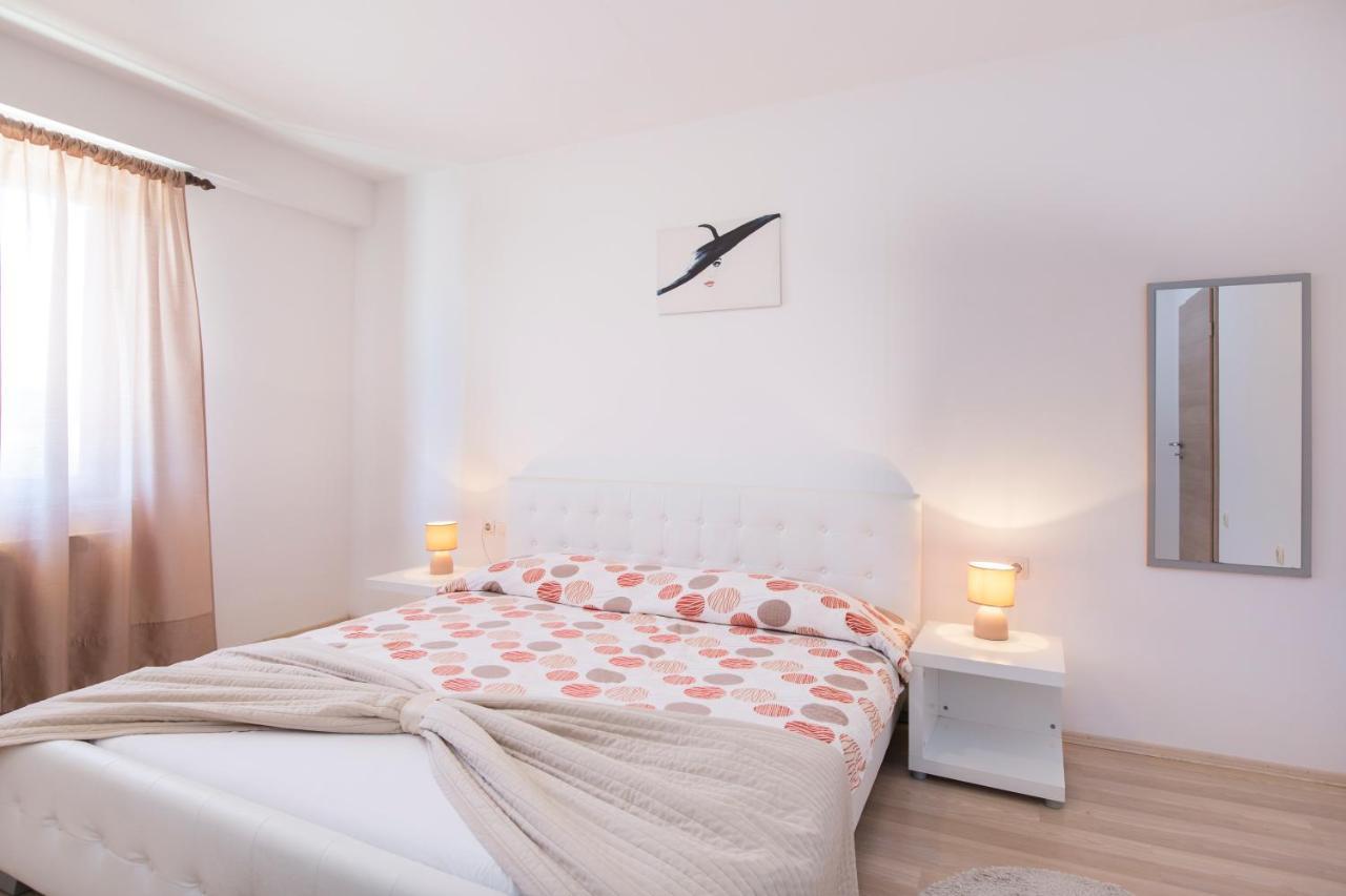 Apartmani Xenia & Desiderio Buzet Buitenkant foto
