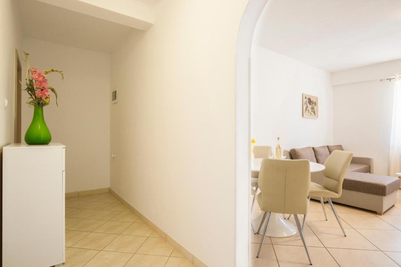 Apartmani Xenia & Desiderio Buzet Buitenkant foto