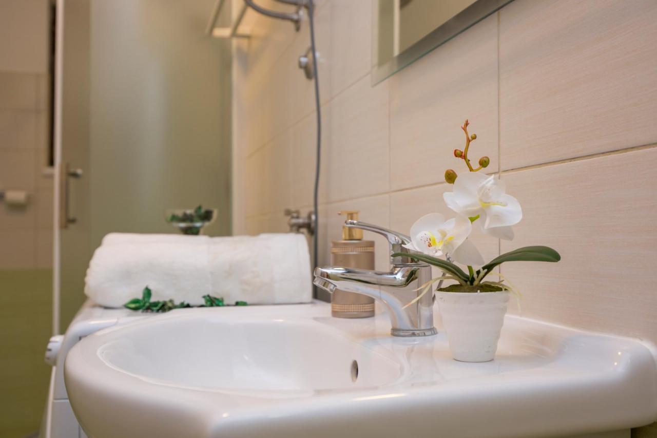 Apartmani Xenia & Desiderio Buzet Buitenkant foto